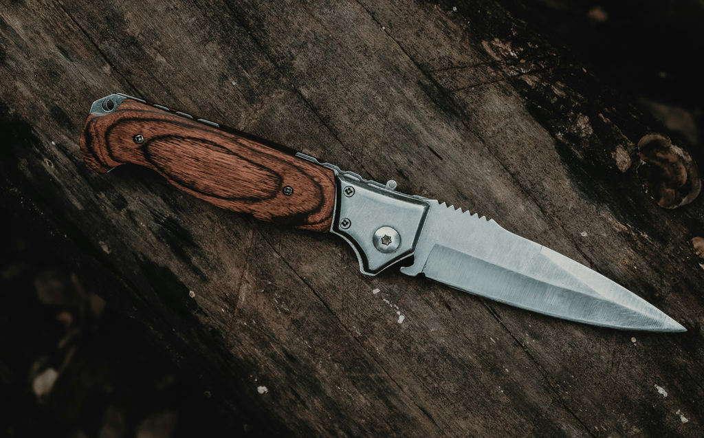 unsplash_sV5JRC3t71M_couteau.webp